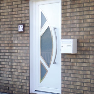 Image de porte d'entrée en PVC