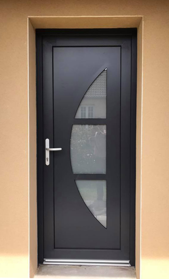 Image de réalisation porte entrée PVC